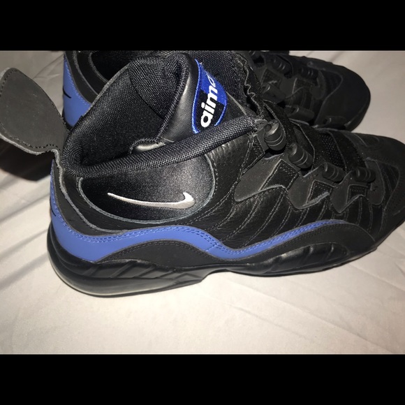 Nike - Picture 2 of 4